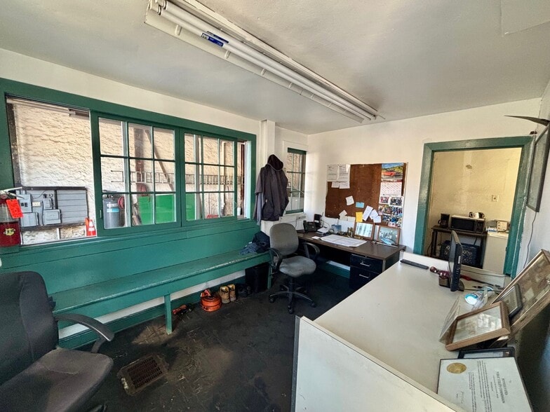 More Photos Of 4047-4049 Cresson St, Philadelphia Light Manufacturing For Sale