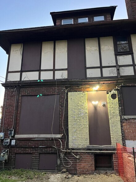 More Photos Of 418 E Grand Blvd, Detroit Apartments For Sale