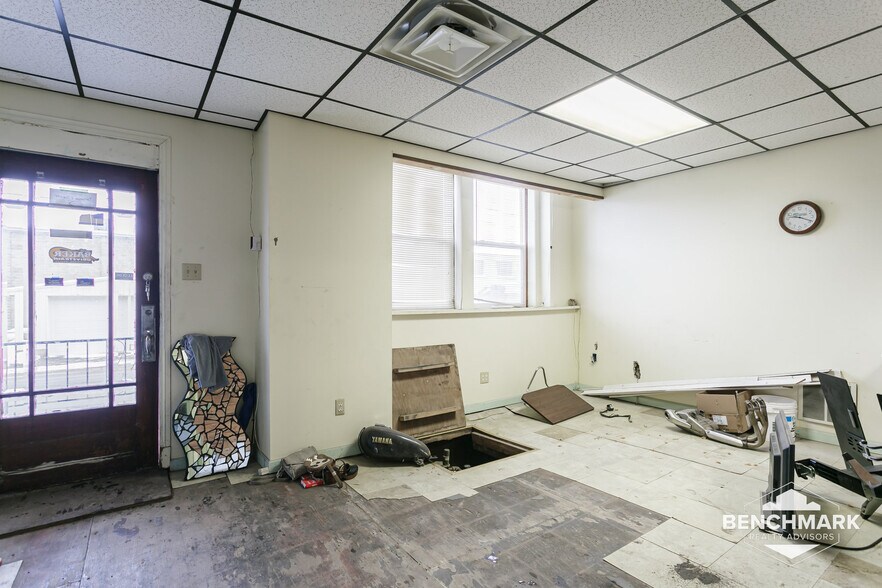 More Photos Of 4017 Railroad, Williamson Warehouse For Sale