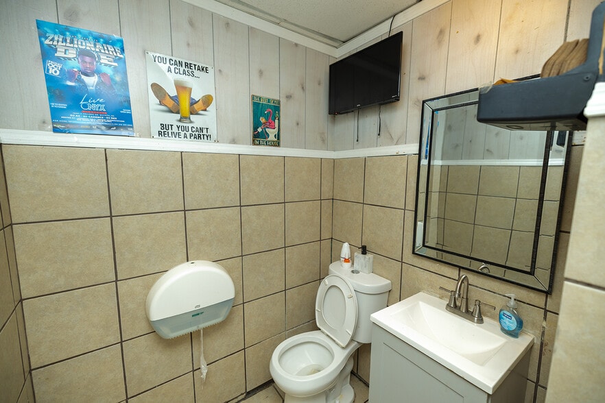 More Photos Of 212 W Harry St, Wichita Bar For Sale