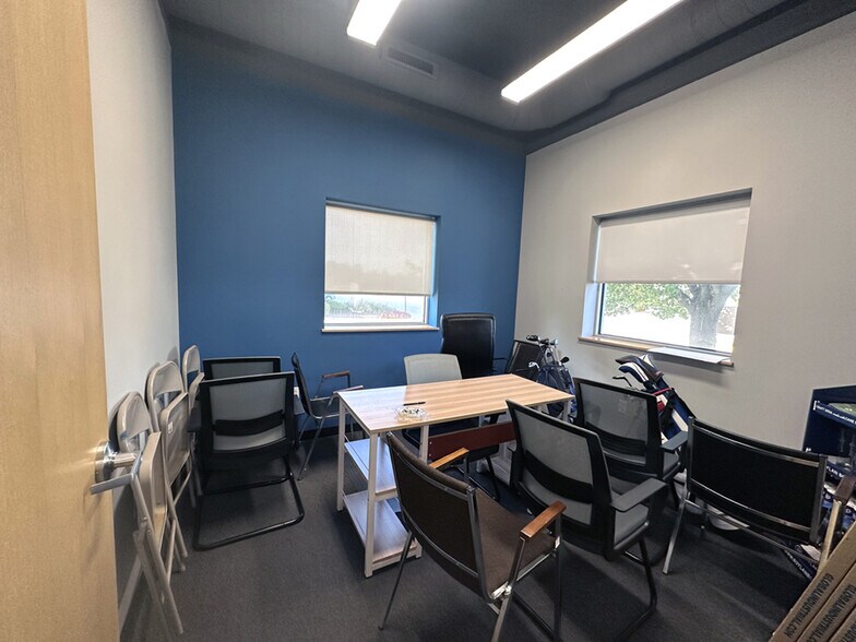 More Photos Of 750 N 17th St, St Charles Warehouse For Lease