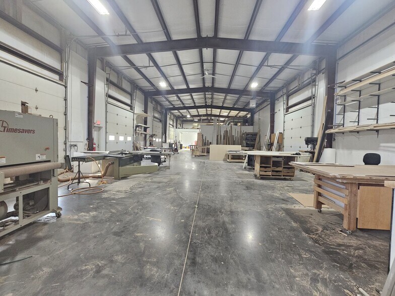 More Photos Of 938 Lakewood Farmingdale Rd, Howell Manufacturing For Lease