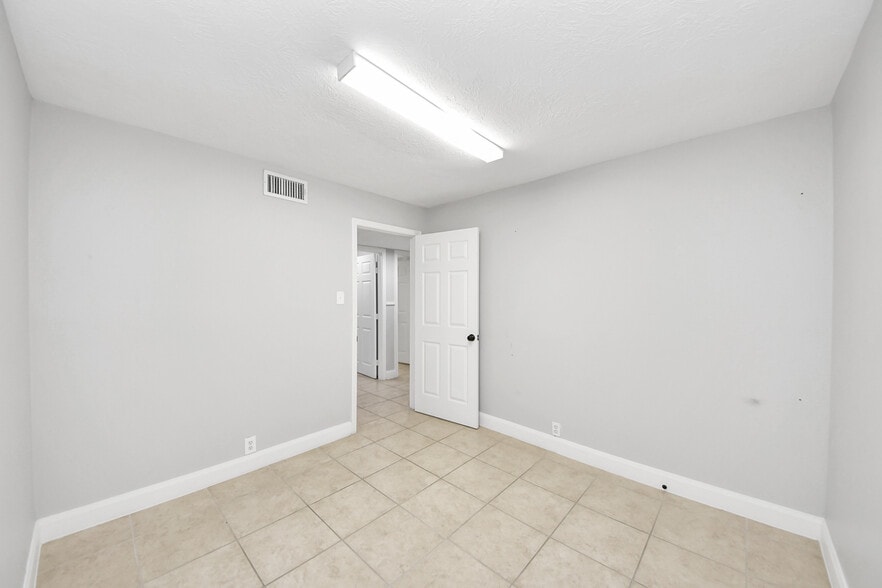 More Photos Of 2001 John St, Pasadena Office For Sale