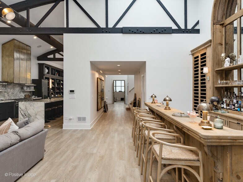 More Photos Of 2733 N Pulaski Rd, Chicago Showroom For Sale