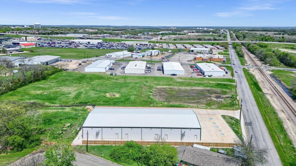 More Photos Of 2410 N Frisco Rd, Sherman Flex For Sale