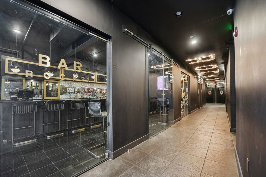 More Photos Of 400 Bergen Blvd, Palisades Park General Retail For Lease