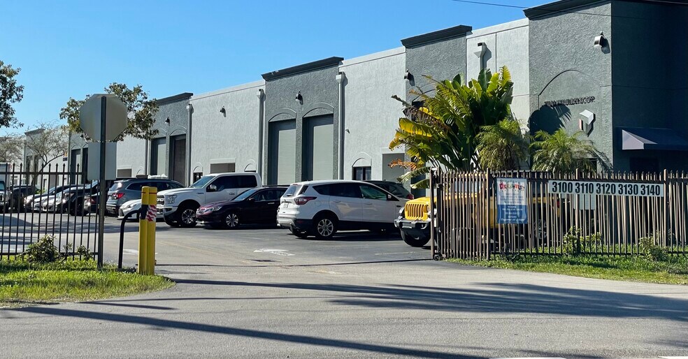More Photos Of 3120 W 84th St, Hialeah Warehouse For Lease