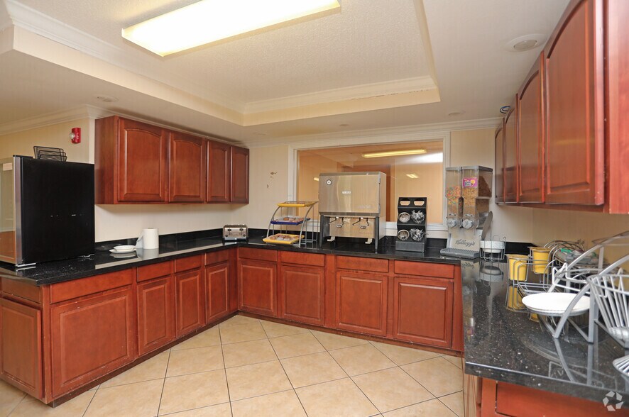 More Photos Of 127 Ontario Dr, Mount Hope Hotel For Sale