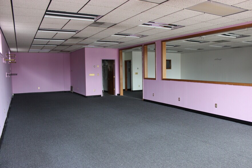 More Photos Of 1384-1388 Dixwell Ave, Hamden Office For Lease