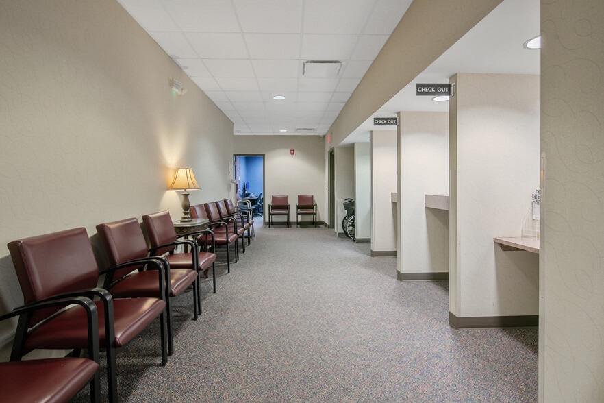 More Photos Of 6000 Ramsey St, Fayetteville Office For Sale