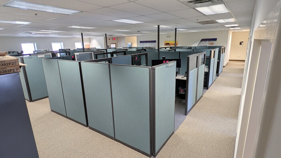 More Photos Of 20 Research Pky, Old Saybrook Light Manufacturing For Lease