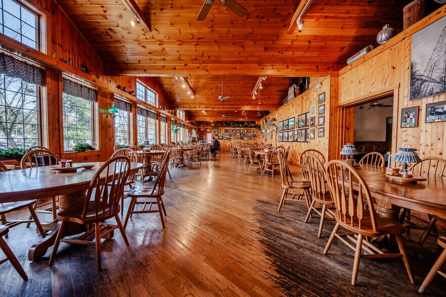 More Photos Of 176 N Market St, Shreve General Retail For Sale