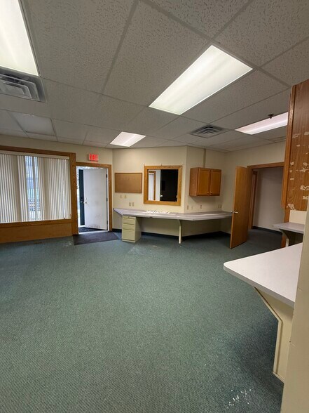 More Photos Of 1 Oxford Xing, New Hartford Medical For Lease