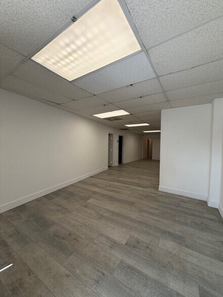 More Photos Of 591-599 NW 71st St, Miami Warehouse For Lease