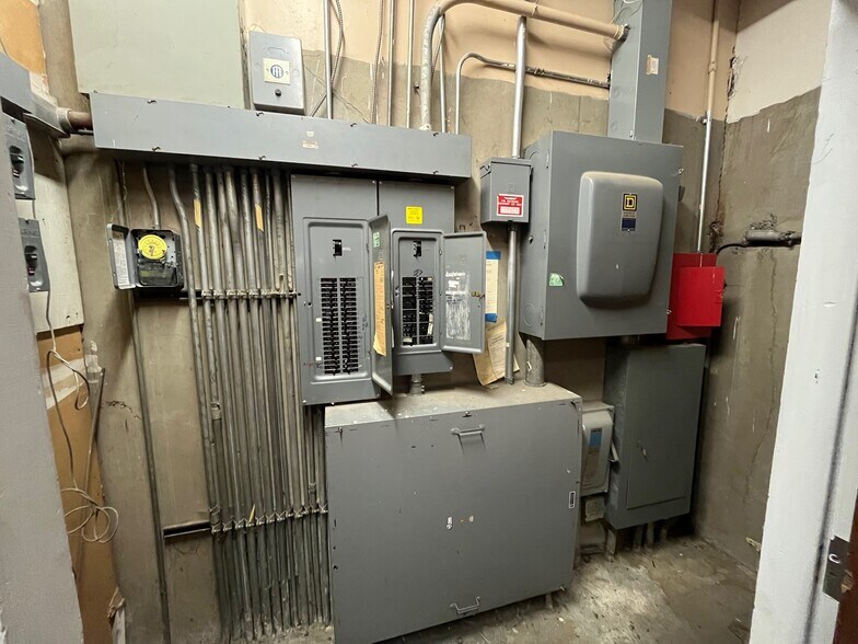 More Photos Of 1200 S Canyon Rd, Ellensburg Auto Dealership For Sale