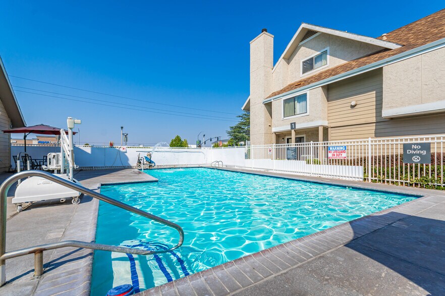 More Photos Of 1530 Howe Ave, Sacramento Hotel For Sale