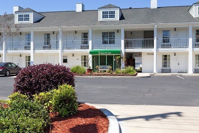 More Photos Of 205 N Highway 301, Jesup Hotel For Sale
