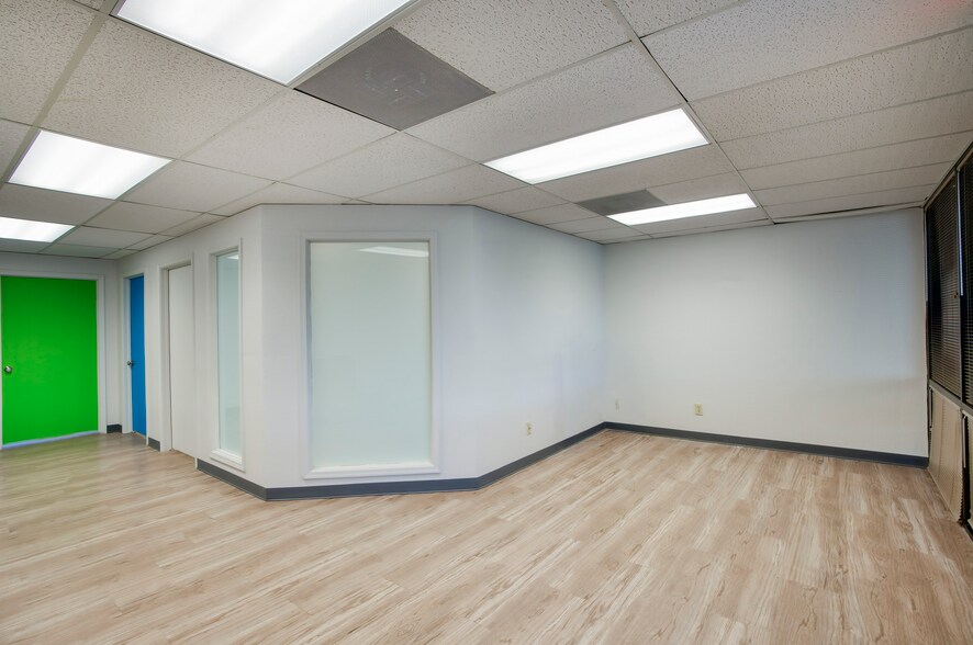 More Photos Of 4801 S Lakeshore Dr, Tempe Office For Lease