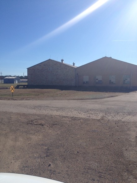 More Photos Of Area B, B-Line, Hooks Warehouse For Lease