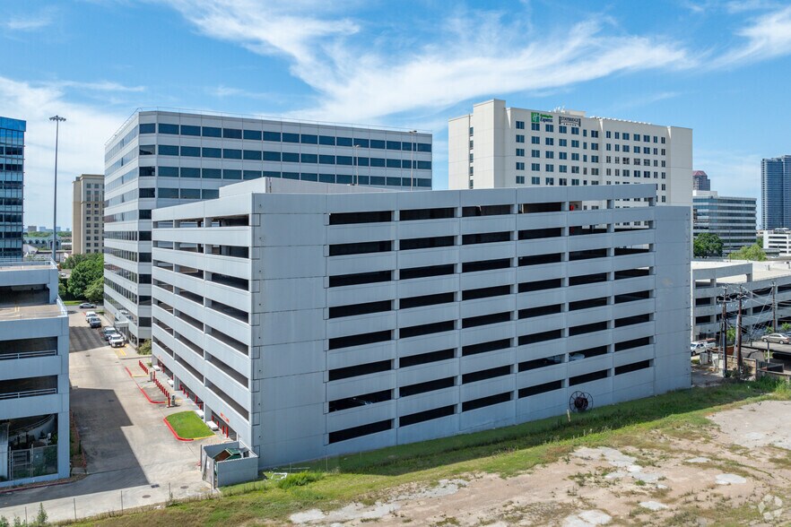 More Photos Of 2425 West Loop South, Houston Office For Sale