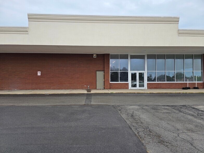 More Photos Of 316-326 West Ave, Albion Town Orleans Unknown For Lease