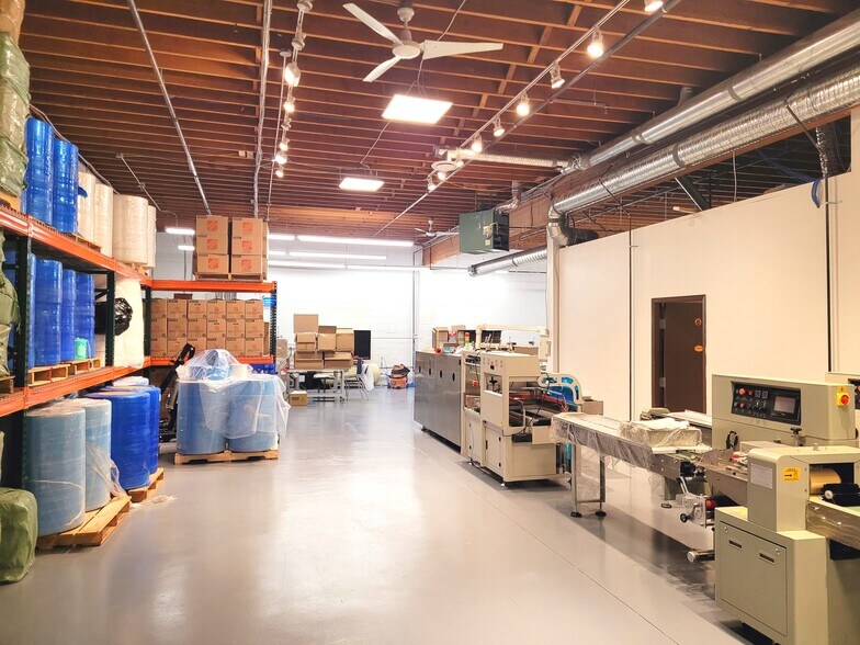 More Photos Of 4413-4433 Dawson St, Burnaby Warehouse For Lease