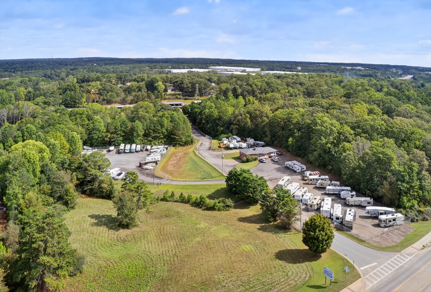 More Photos Of 6005 Lanier Islands Pkwy, Buford Self Storage For Sale