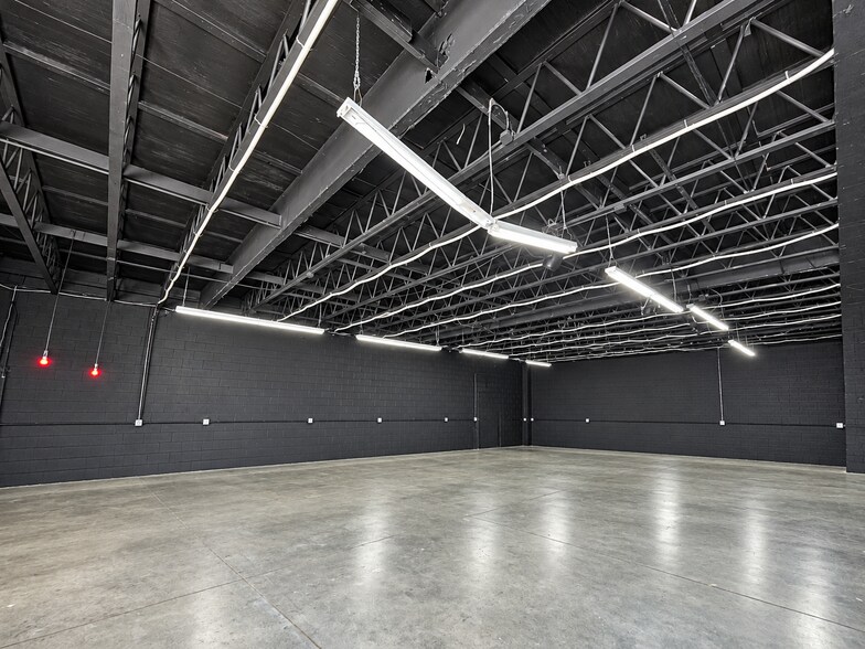 More Photos Of 1100 E 11th St, Los Angeles Warehouse For Sale