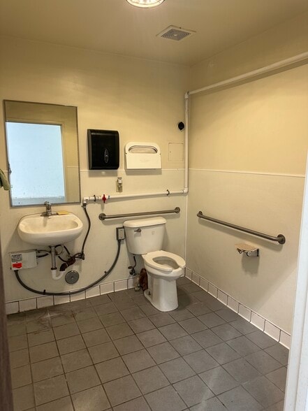 More Photos Of 12335 Denholm Dr, El Monte Warehouse For Lease