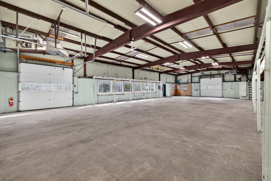 More Photos Of 300 Taugwonk Rd, Stonington Warehouse For Lease