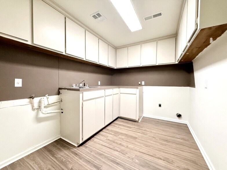 More Photos Of 421 Barony St, Moncks Corner Office For Sale