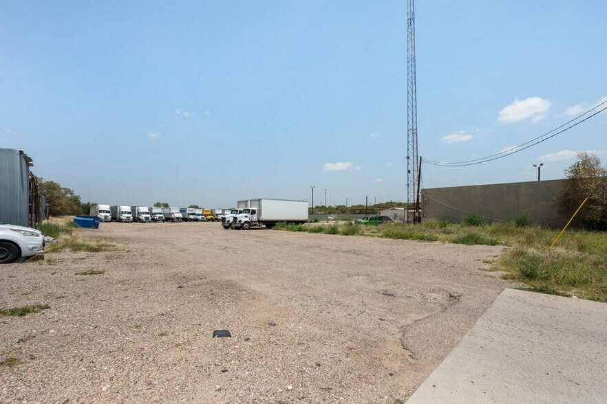 More Photos Of 420 Erskine St, Lubbock Warehouse For Lease