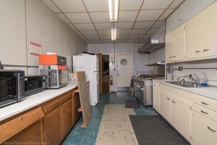 More Photos Of 411 S Main St, Hillsboro Specialty For Sale