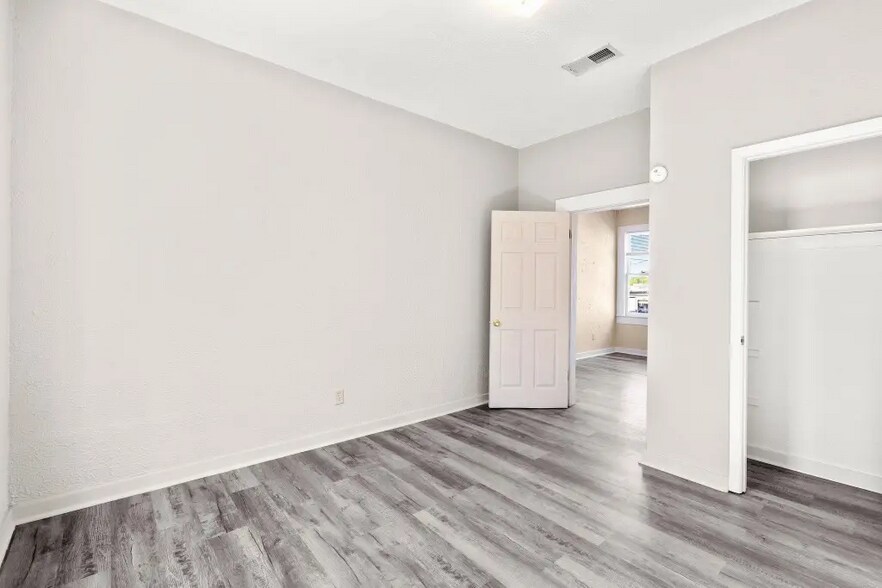 More Photos Of 2001 E Grand Ave, Marshall Office For Sale