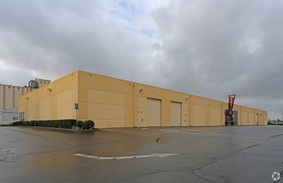Primary Photo Of 2500 Embarcadero, Oakland Showroom For Lease