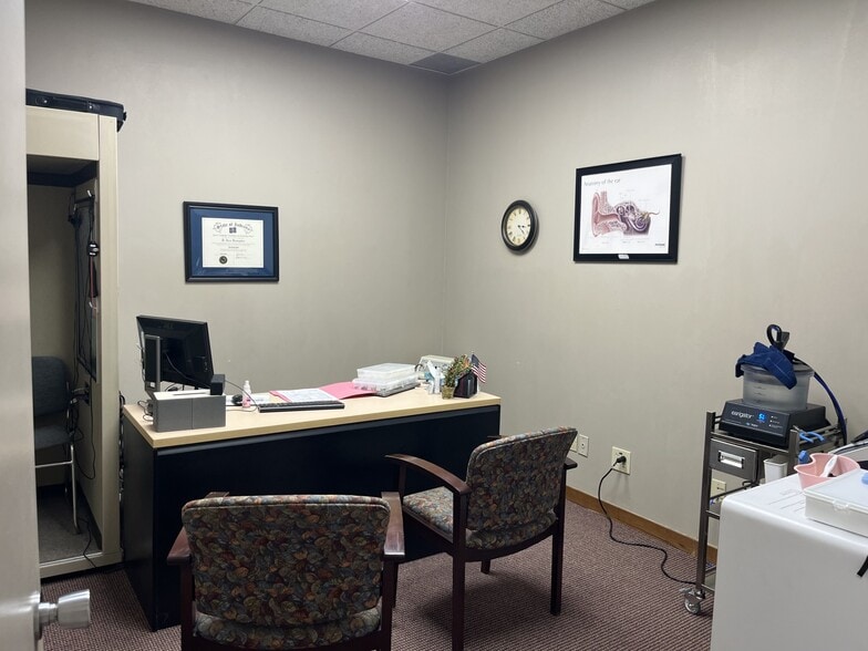 More Photos Of 130 S Washington St, Crawfordsville Office For Sale
