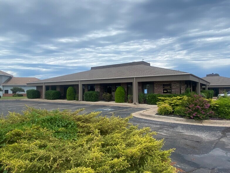 Primary Photo Of 11914 N Pennsylvania Ave, Oklahoma City Office For Sale