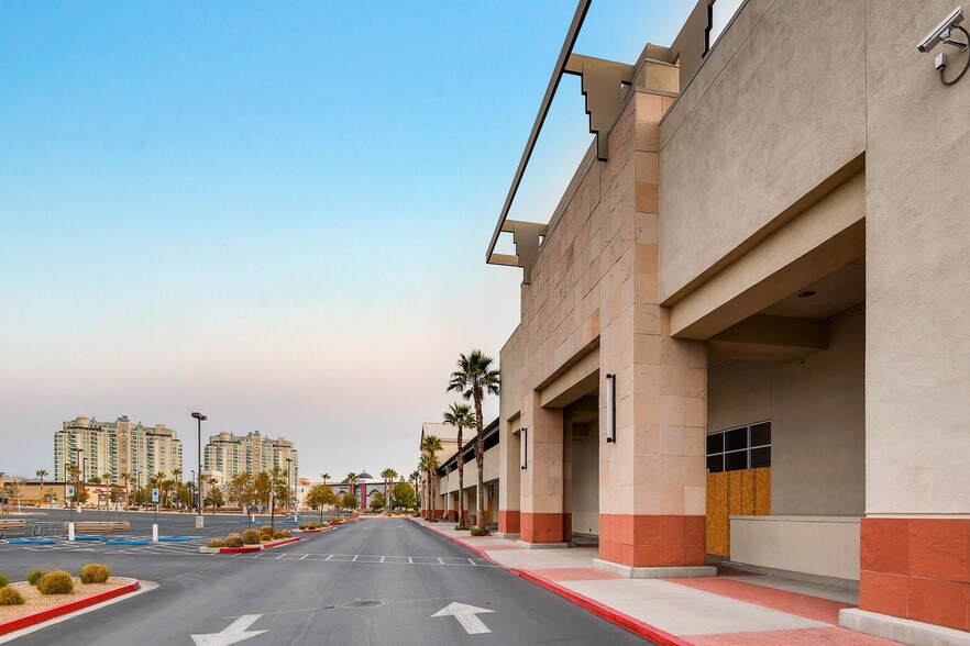More Photos Of 820 S Rampart Blvd, Las Vegas Storefront For Lease