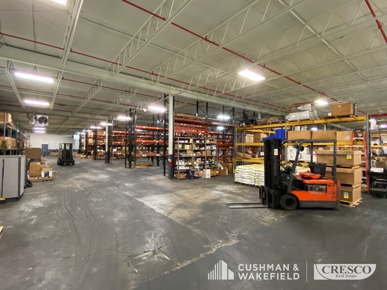 More Photos Of 6474 Lorain Blvd, Elyria Warehouse For Lease