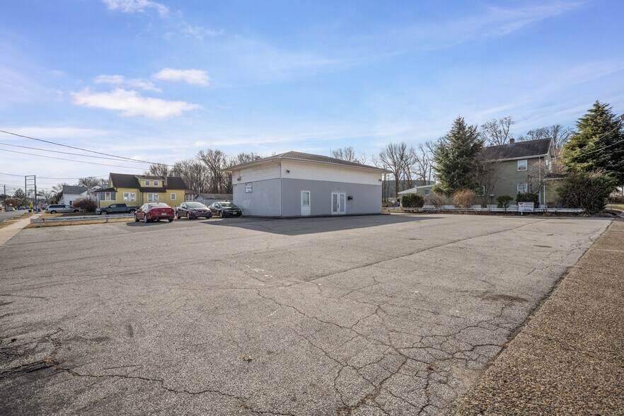 More Photos Of 901 Crown Point Rd, Westville Office For Lease