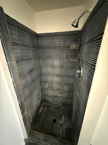 More Photos Of 6218 Maywood Ave, Bell Warehouse For Sale