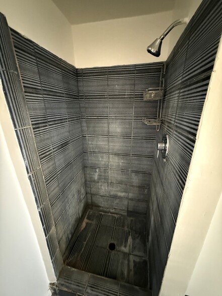 More Photos Of 6218 Maywood Ave, Bell Warehouse For Sale