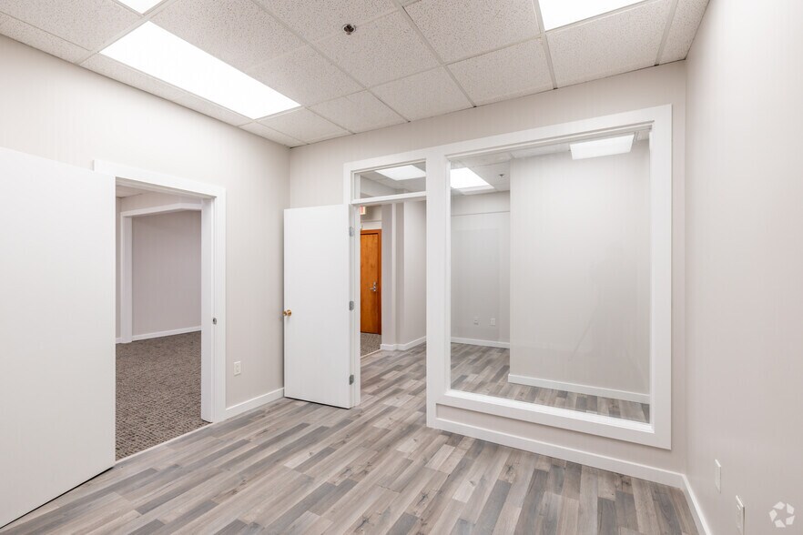 More Photos Of 1480 Foster St, White Rock Apartments For Lease