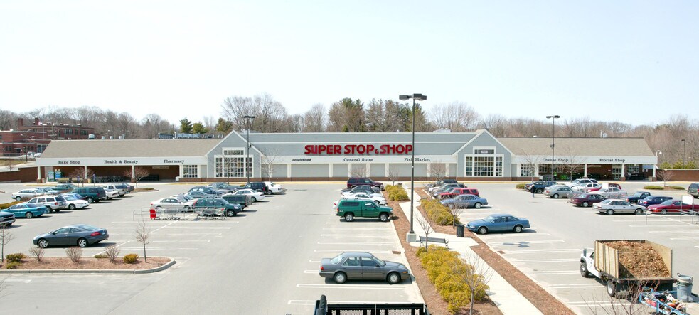 More Photos Of 747 Pine St, Bristol Supermarket For Lease