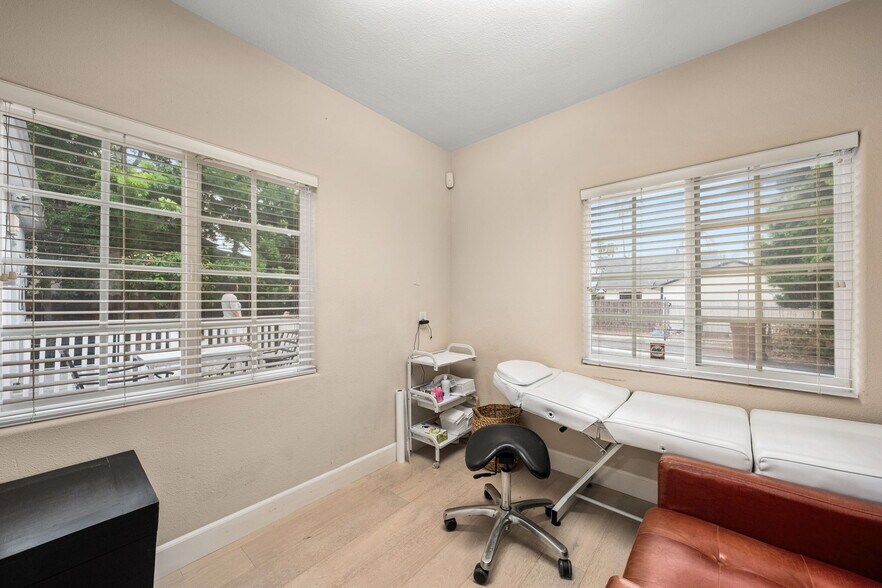 More Photos Of 607 N Anaheim Blvd, Anaheim Office For Sale