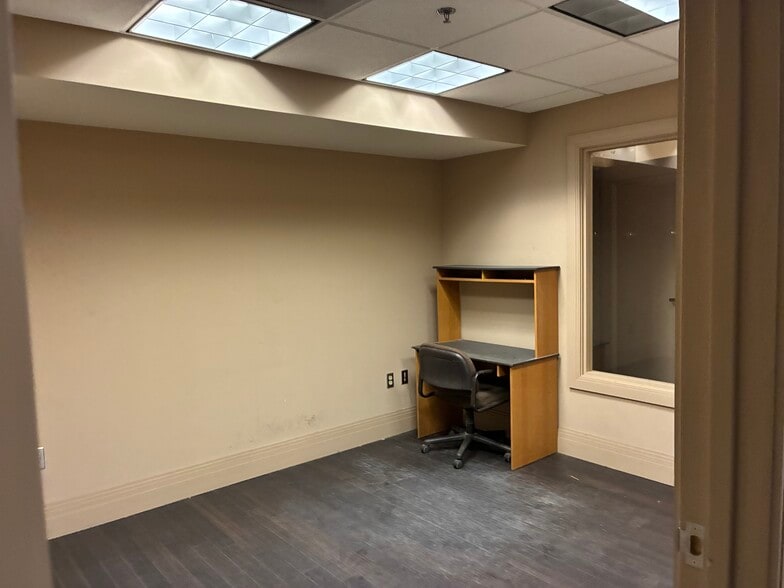 More Photos Of 817 Olive St, Saint Louis General Retail For Lease