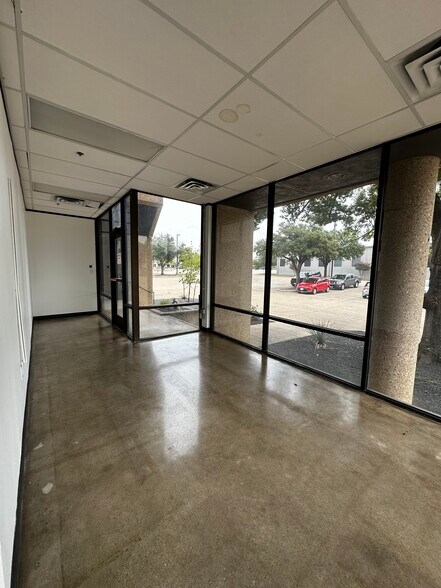 More Photos Of 2214 Braker Ln, Austin Distribution For Lease