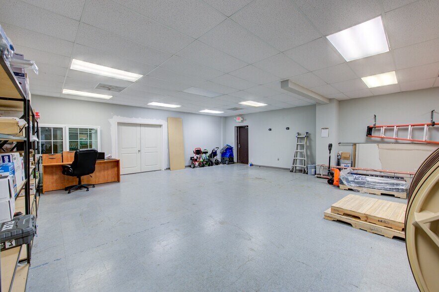 More Photos Of 475 Industrial Dr, Lexington Showroom For Sale