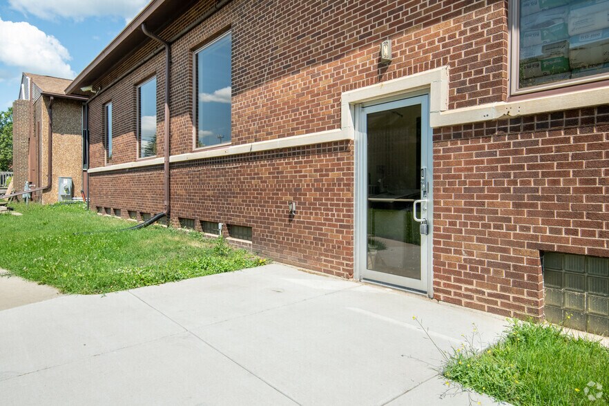 More Photos Of 1442 N Memorial Dr, Racine Office For Sale