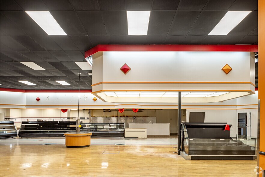 More Photos Of 4813-4945 Clio Rd, Flint Unknown For Lease